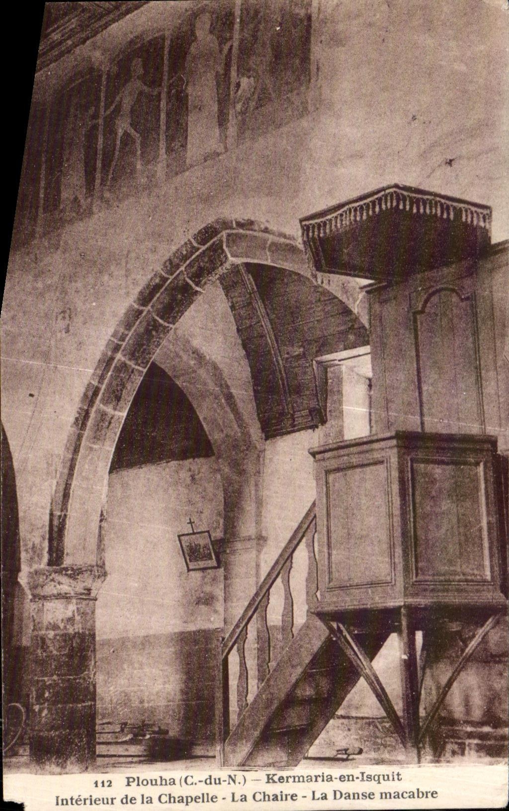 Plouha (C.-du-N.) – Kermaria-en-Isquit – Intérieur de la Chapelle - La Chaire - La Danse macabre