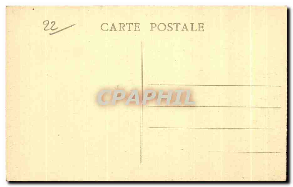 Trégastel — Entrée du Rocher du Père Eternel sous lequel habite une famille de Troylodytes — J. Hallet Beau — Reverso