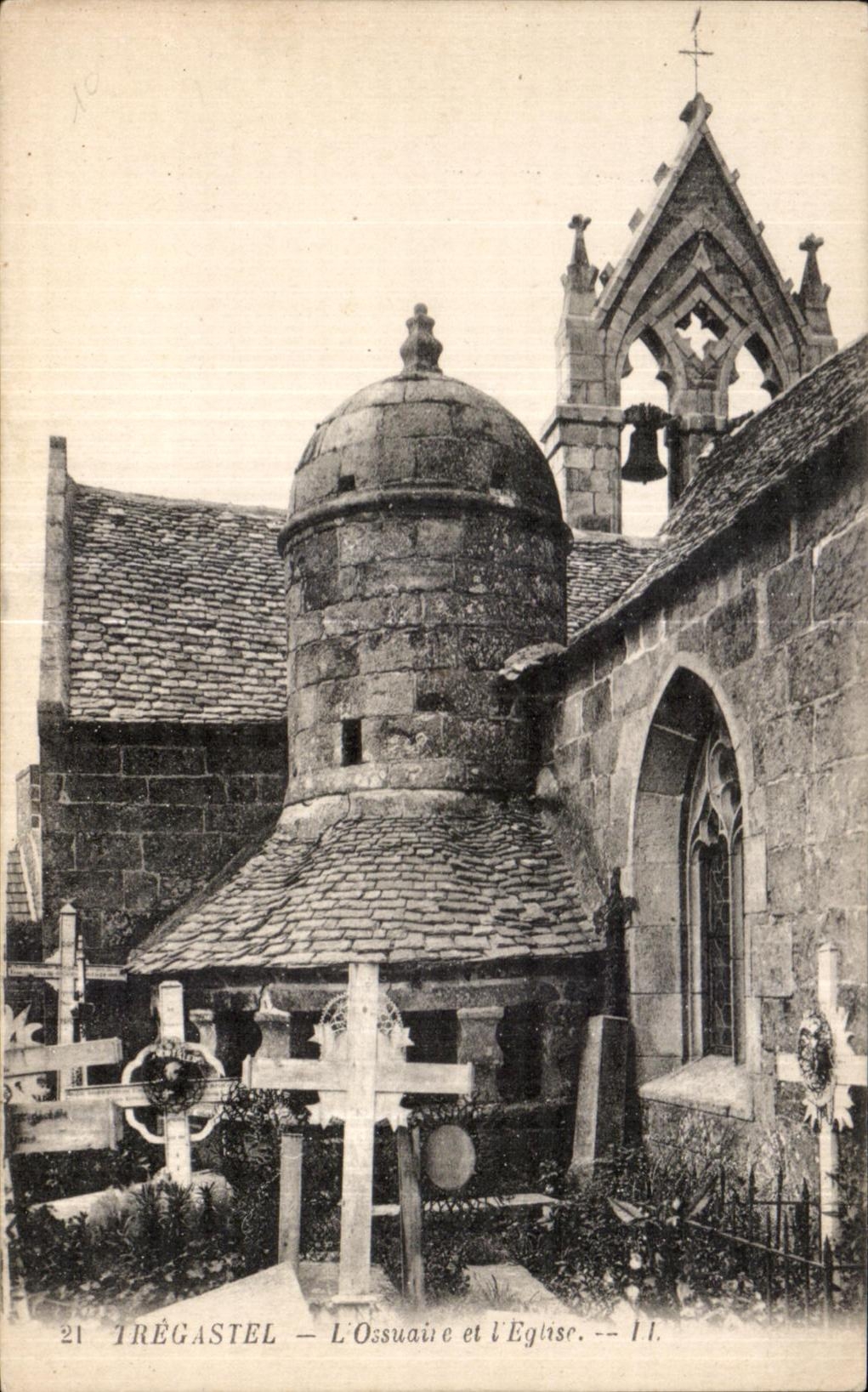 CPA Tregastel L Ossuaire et l Eglise