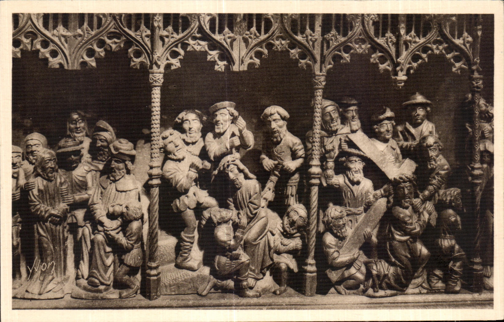 Sépulture de Jean V de Bretagne — Motifs en bois sculpté — Les Éditions d'Art Yvon, Paris