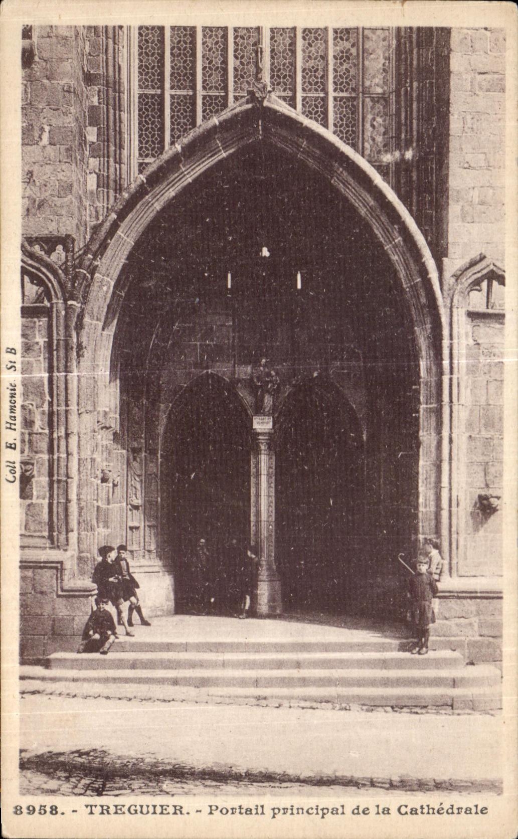 TREGUIER — Haupteingang der Kathedrale — Coll. E. Hamon, n° 8958