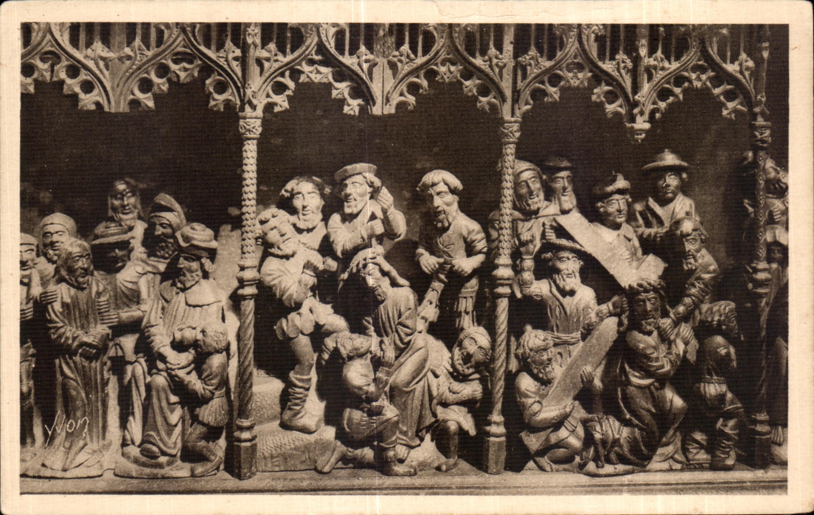 Sépulture de Jean V de Bretagne — Chapelle du Duc — Motifs en bois sculpté (XVIe siècle) — Éditions d'Art YVON, Paris