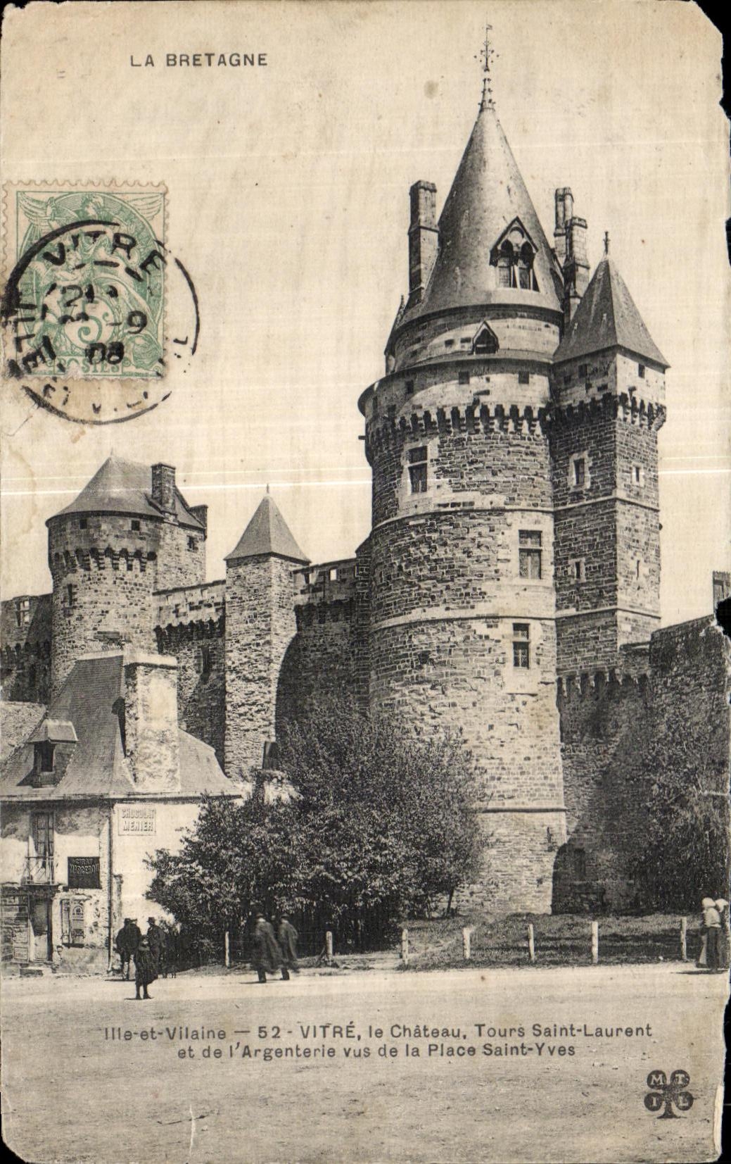 CPA Vitre Le Chateau Tours Saint Laurent et de L Argenterle Vue de la Place Saint Yyes