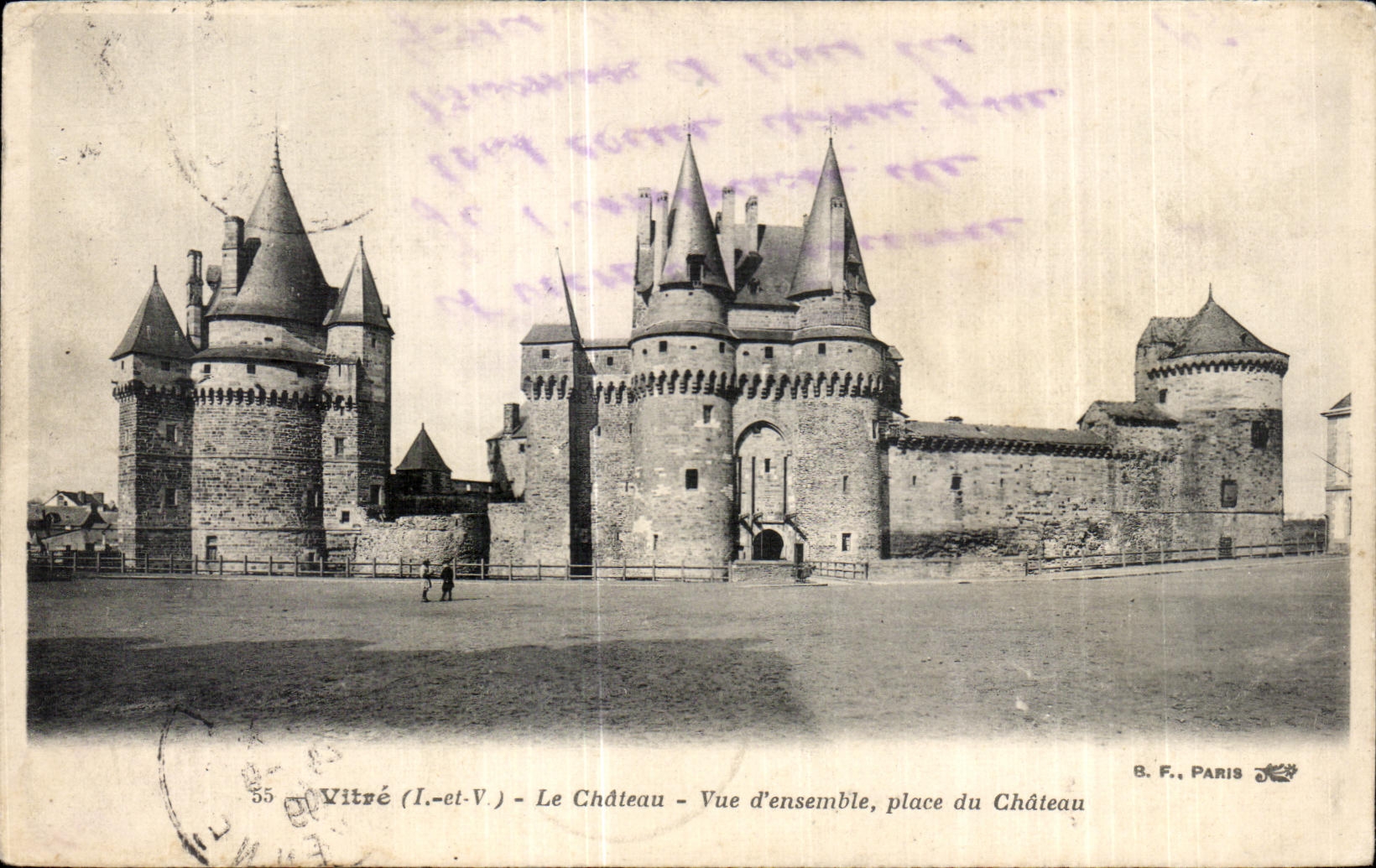 Vitré (Il-et-V.) - Le Château - Vue d'ensemble, place du Château — B. F. PARIS, n°55