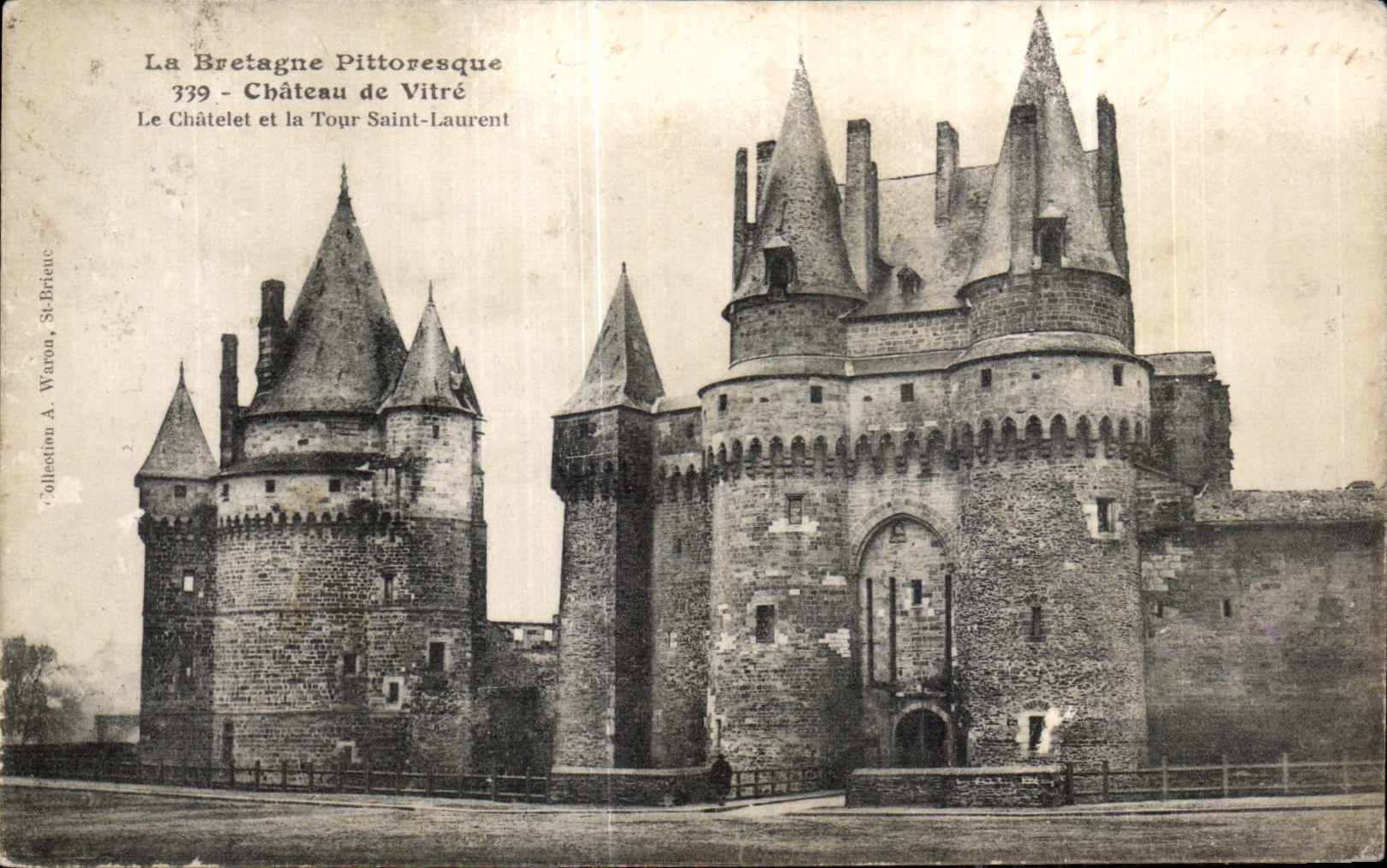 Le Château de Vitré — Le Châtelet et la Tour Saint-Laurent — Collection A. Warron, St-Brieuc