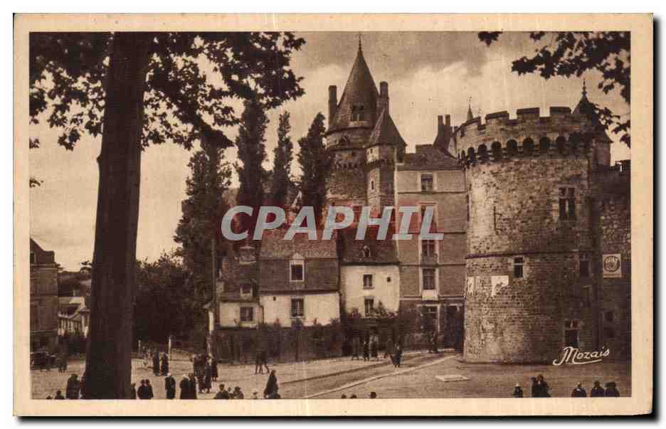 CPA Vitre Place Saint Yves La Tour d Embas Vestige de la Ville fortifiee