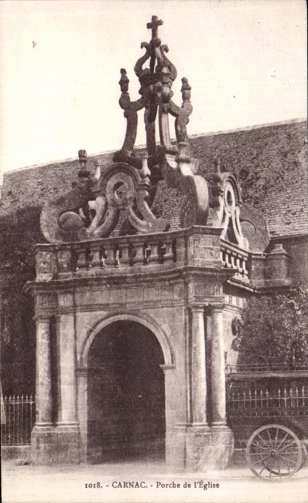 CPA Carnac Porche de I Eglise