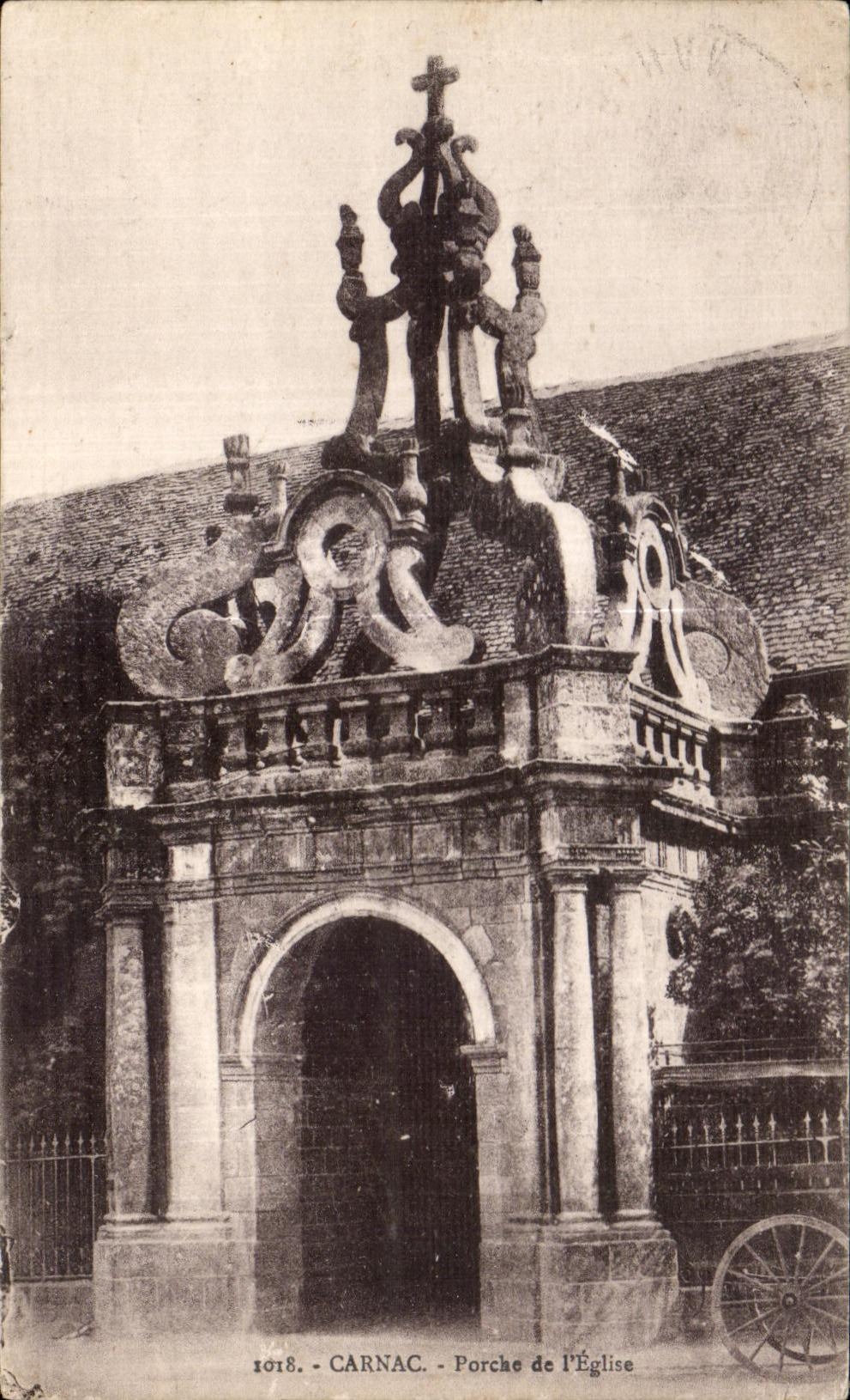 CPA Carnac Porche de I Eglise