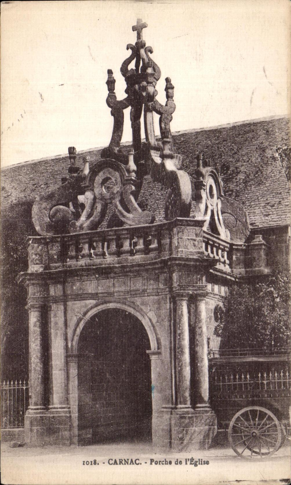 CPA Carnac Porche de I Eglise