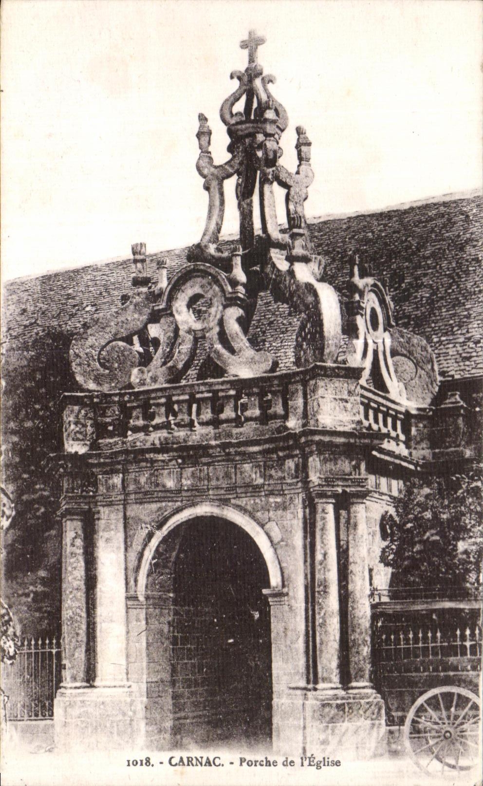 CPA Carnac Porche de I Eglise