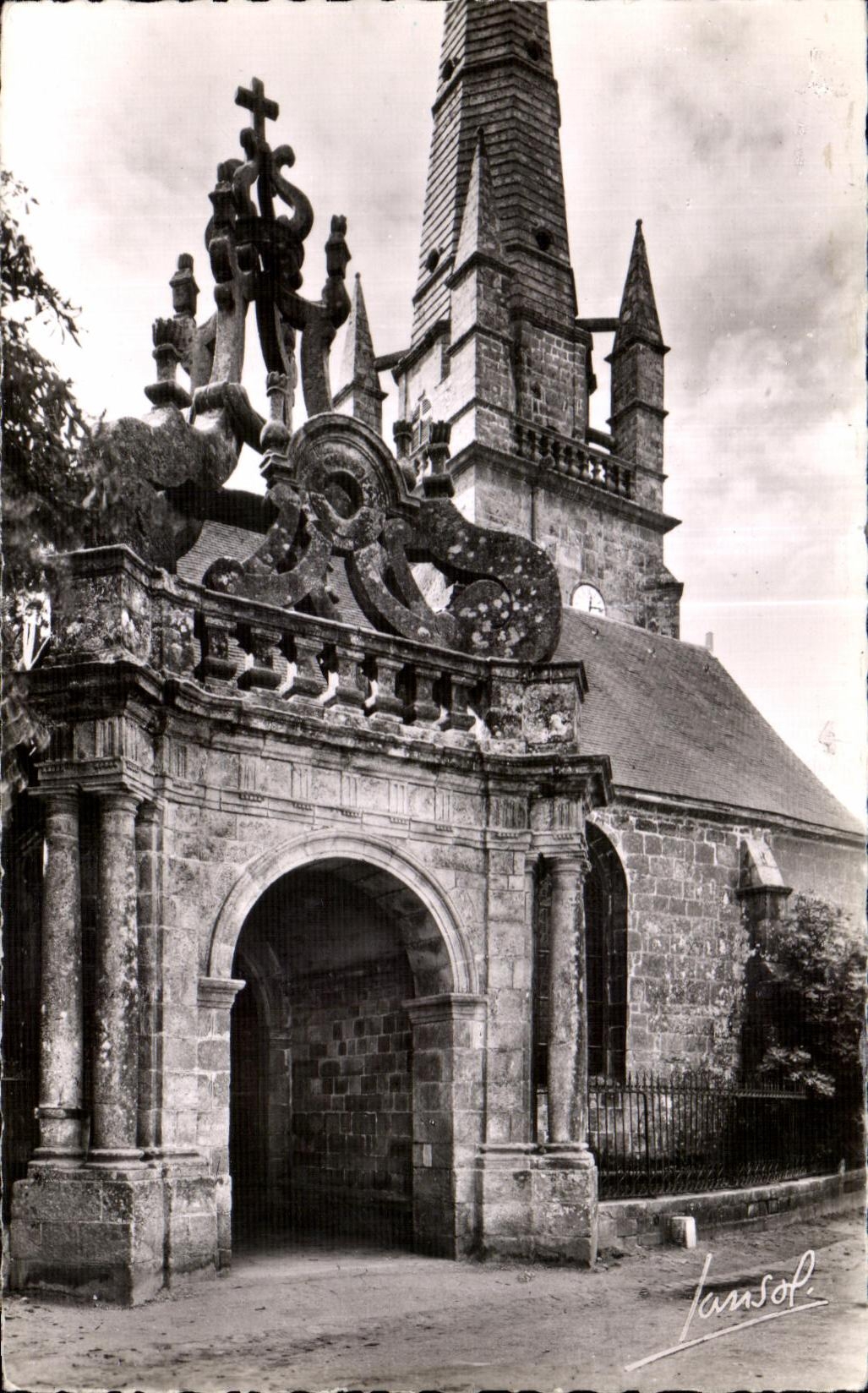 Carnac (Morbihan) — Le Porche de l'Église — Jansol