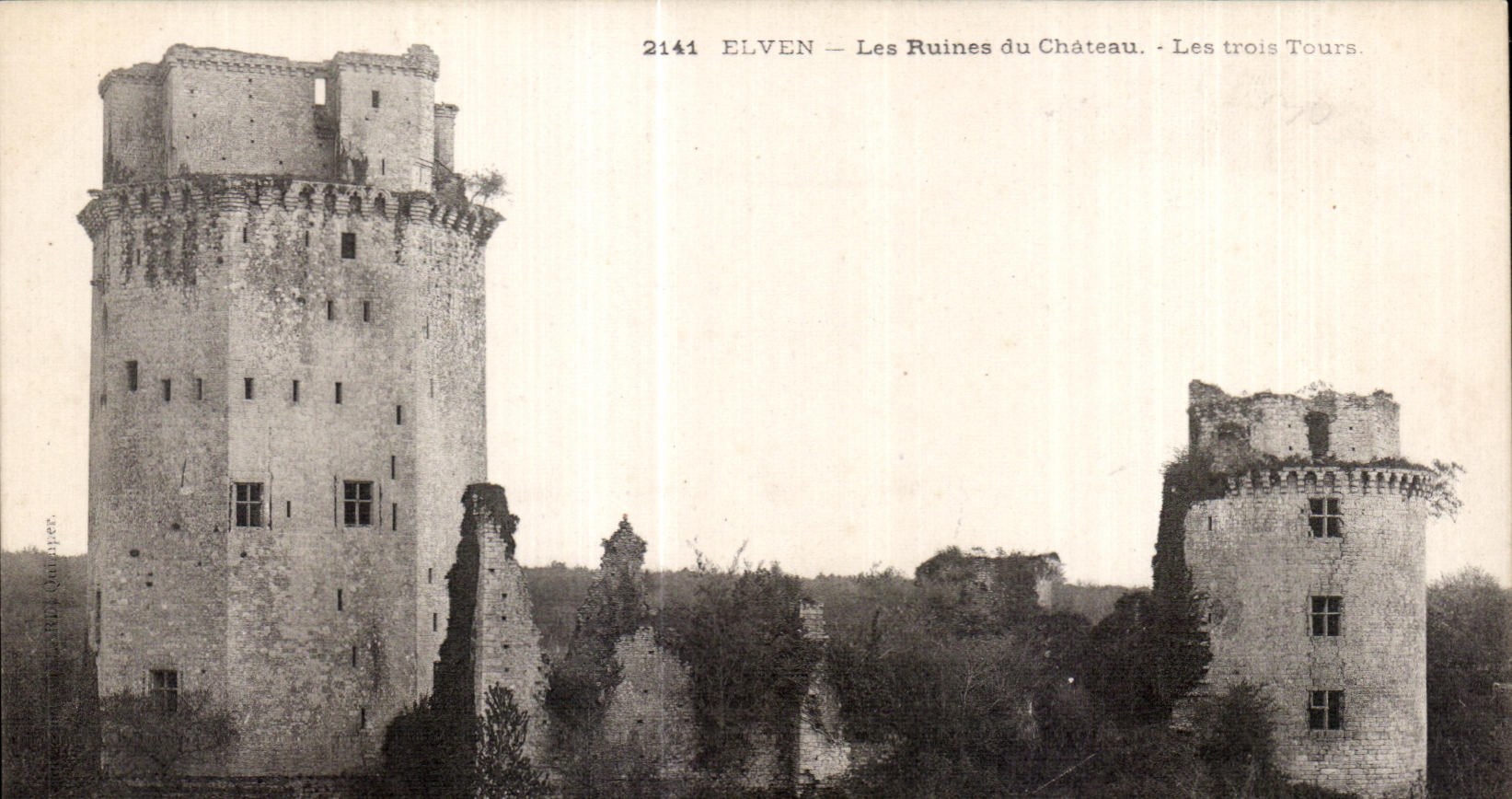 CPA Elven Les Ruines du Chateau Les trois Tours
