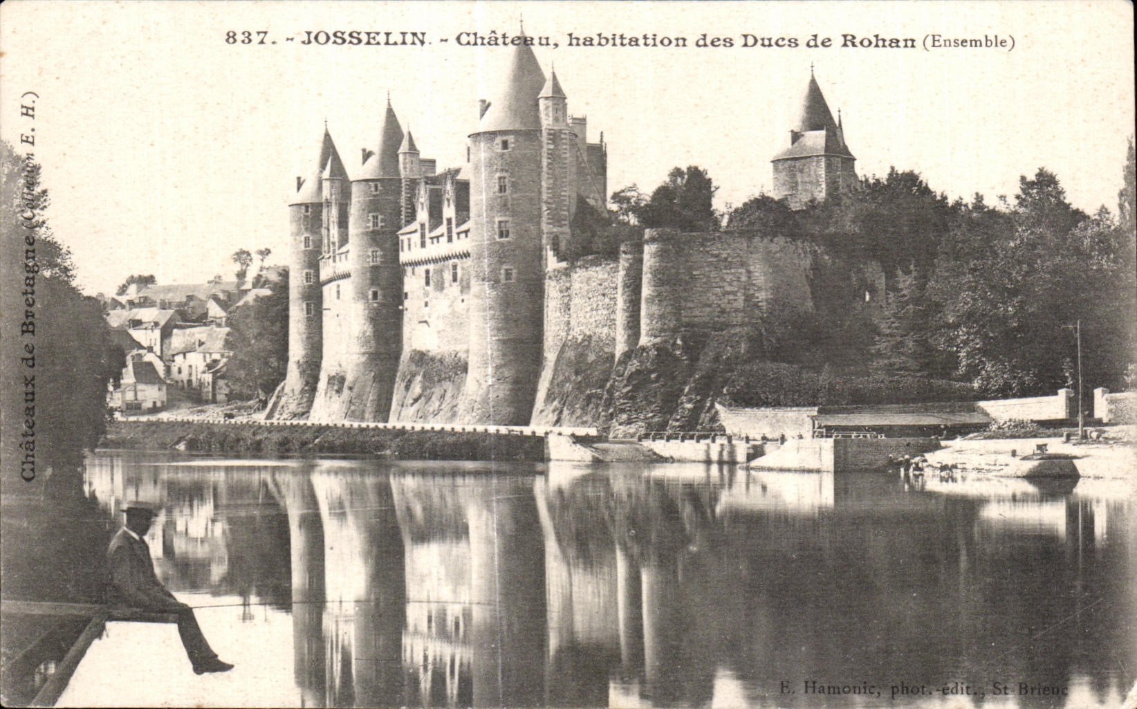 CPA Josselin Chateau habitation des Ducs de Rohan (Ensemble)