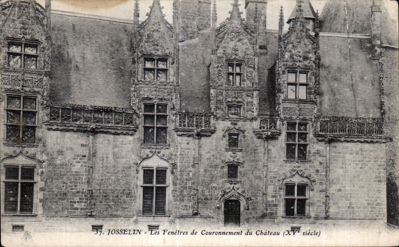 CPA Josselin Les Fenelres de Couronnement du Chateau
