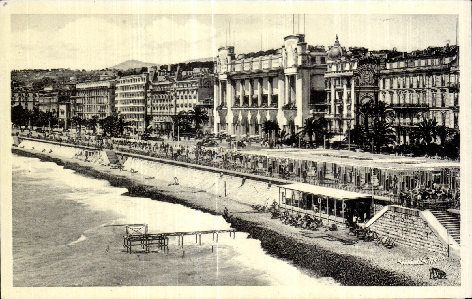 CPA Nice Le Palais De La Mediterranee Et La Promenade Des Anglais