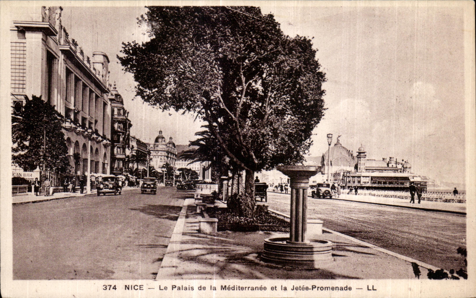 CPA Nice Le Palais De La Mediterranee Et La Jetee Promenade