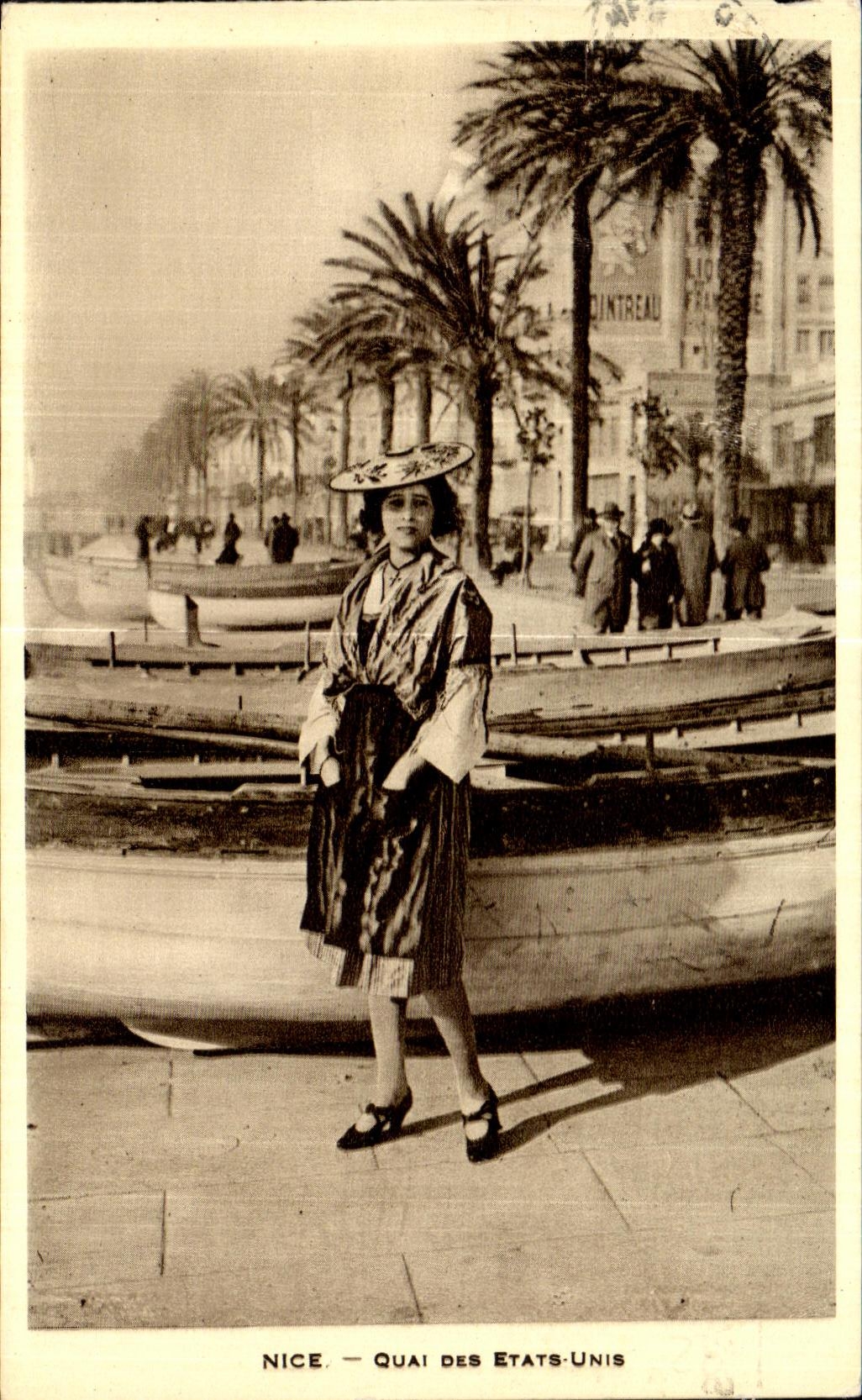 CPA Nice Quai Des Etats Unis Folklore Costume