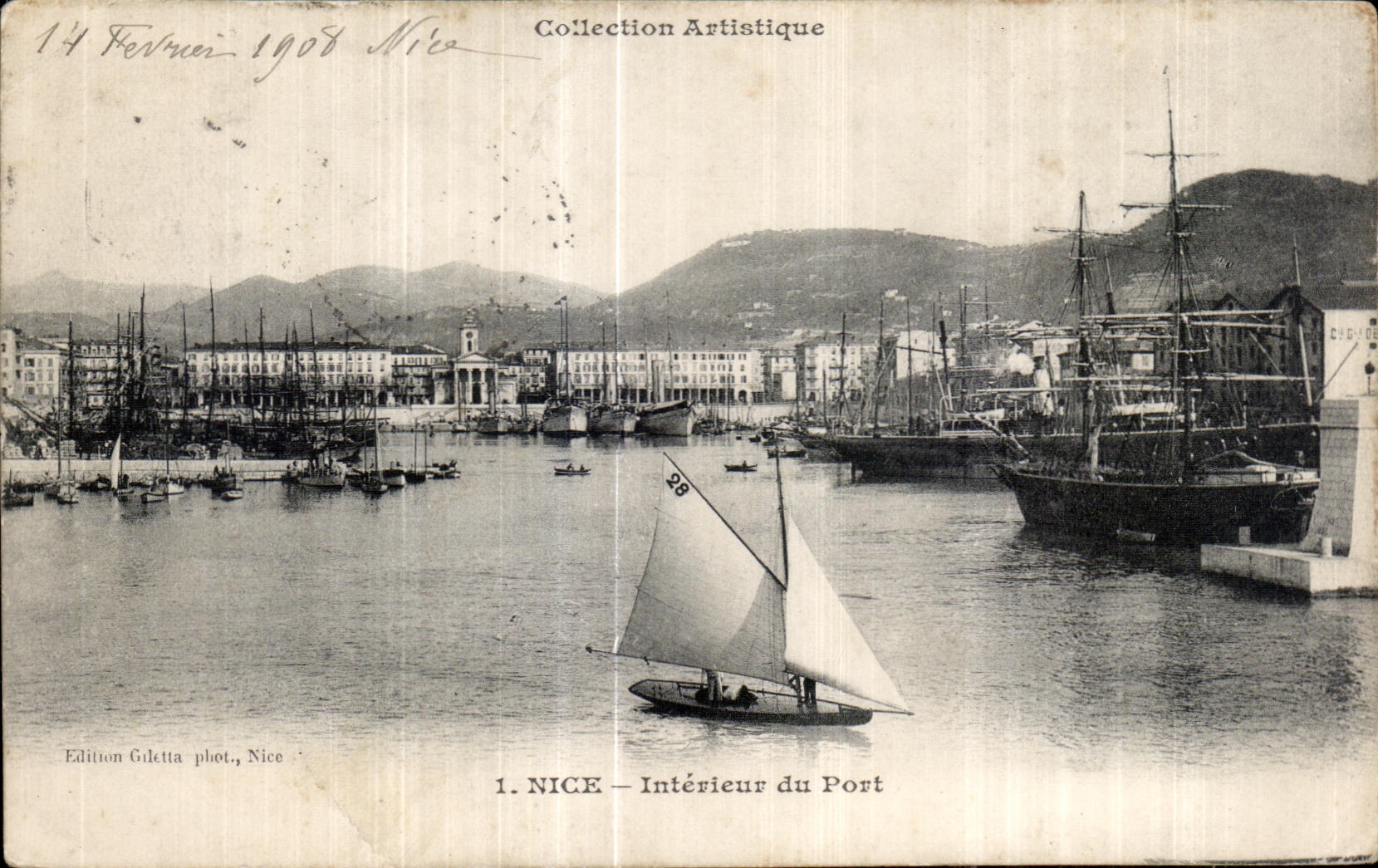 CPA Nice Interieur du Port Bateaux