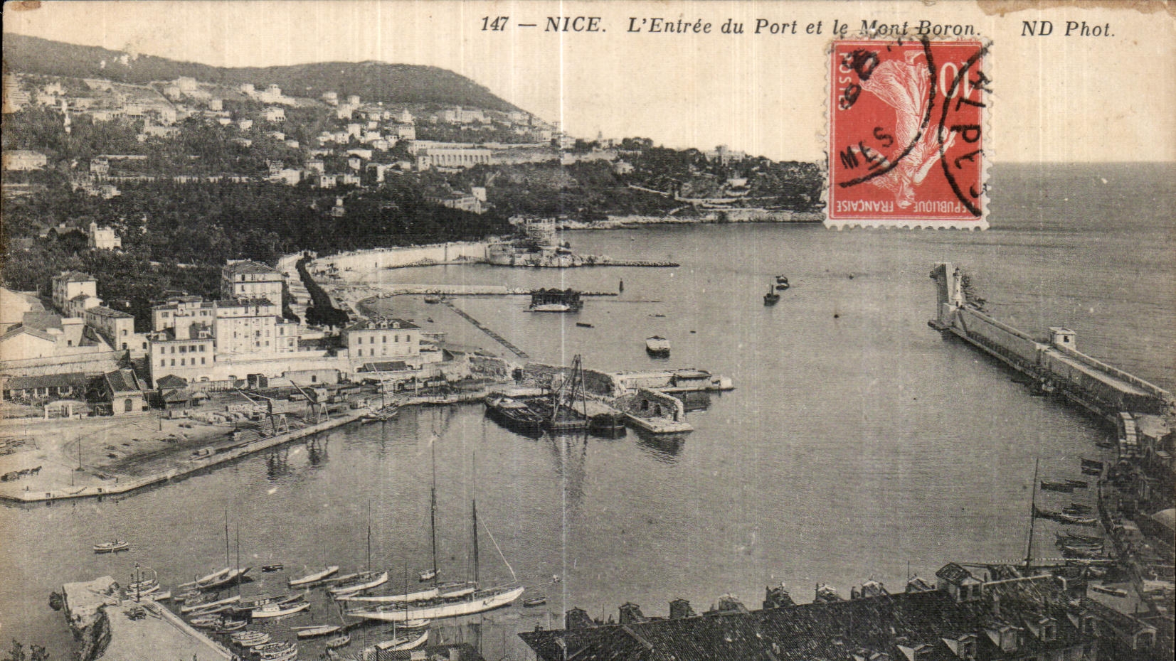 CPA Nice L Entree du Port et le Mont Boron Bateaux