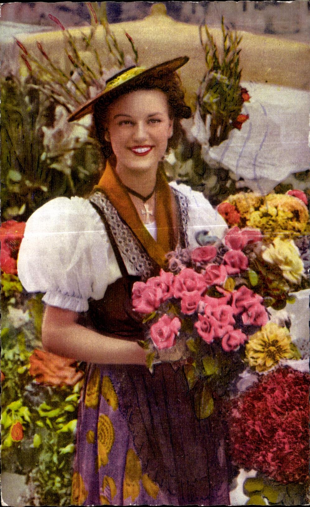 CPA Nice Bouquetiere Folklore costume Coiffe