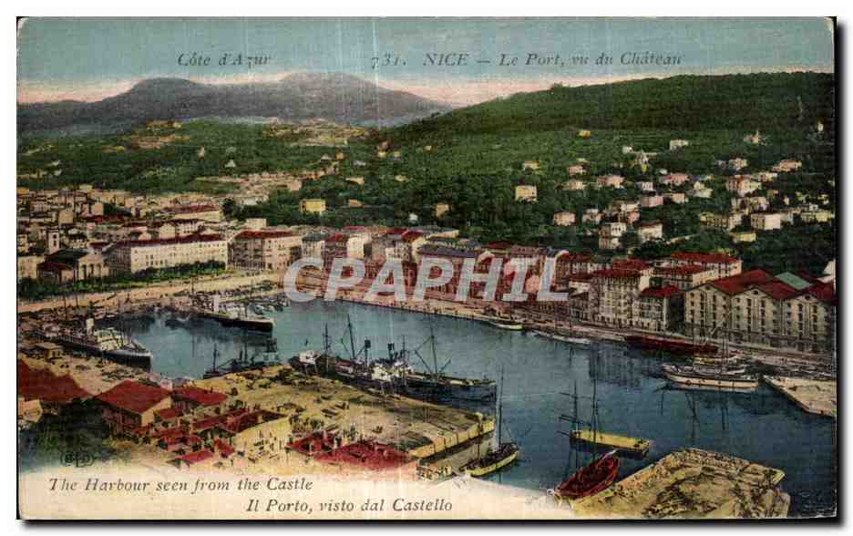 CPA Cote d Azur Nice Le Port vu du Chateau Bateaux