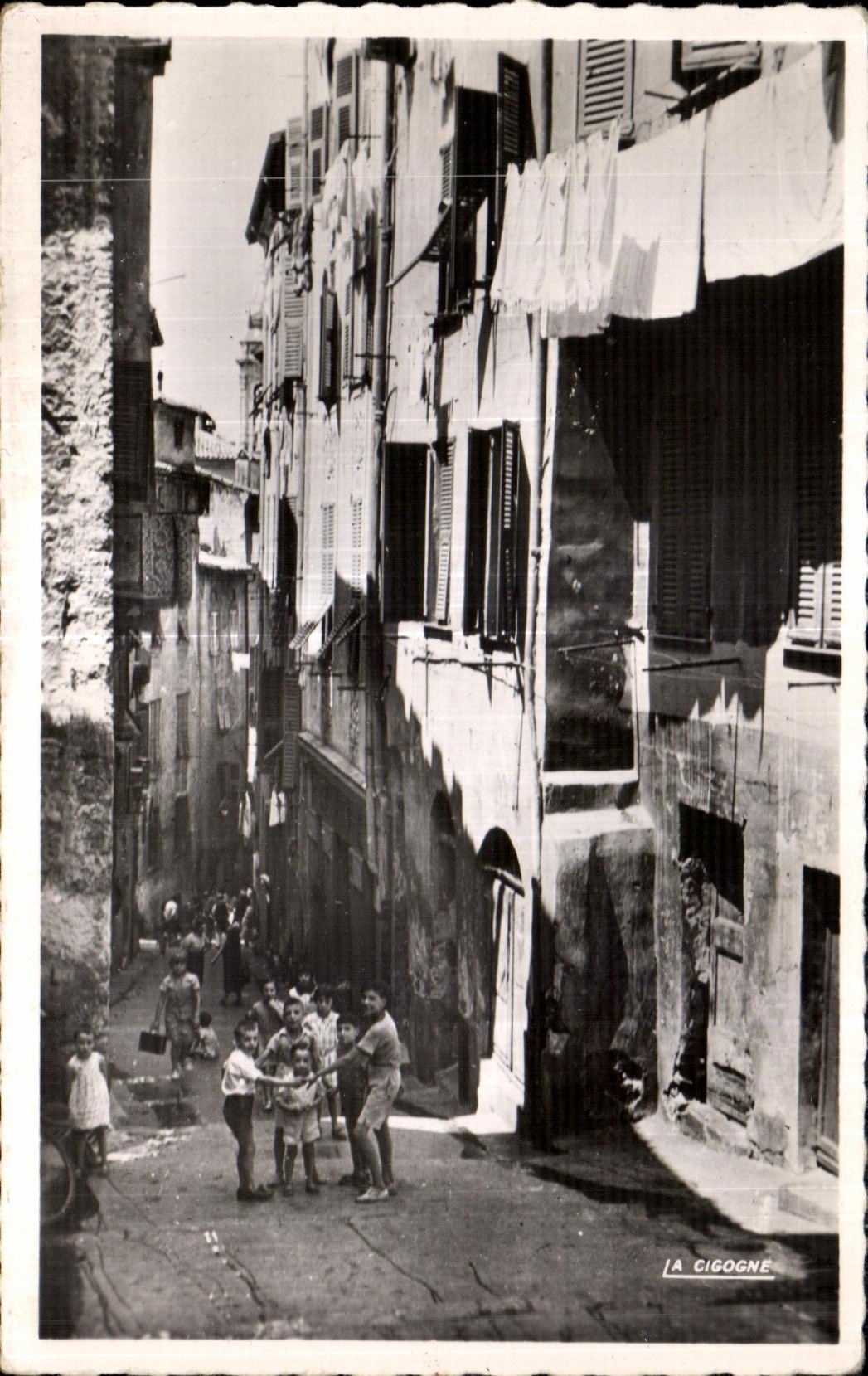 CPA Nice Un coin du Vieux Nice Enfants