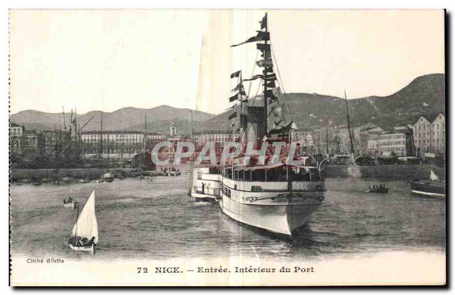CPA Nice Entree Interieur du Port Bateau