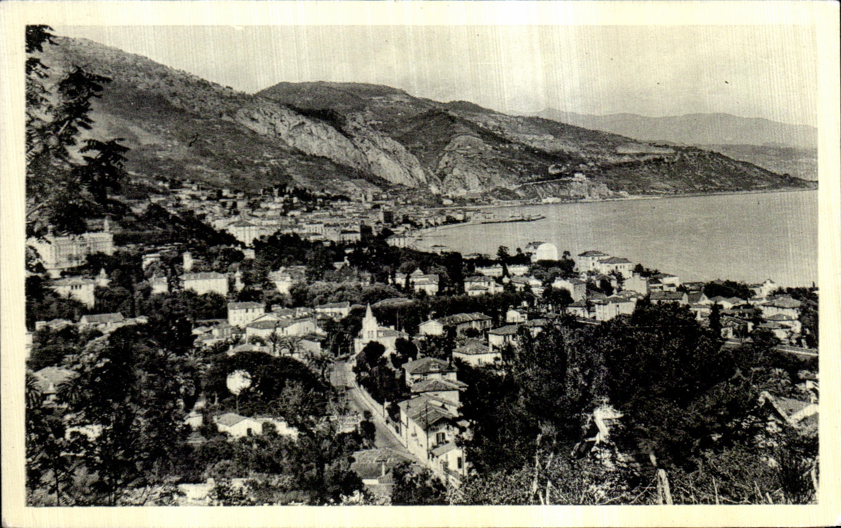 CPA Menton panorama sur la Ville et Quartier Carnoles 