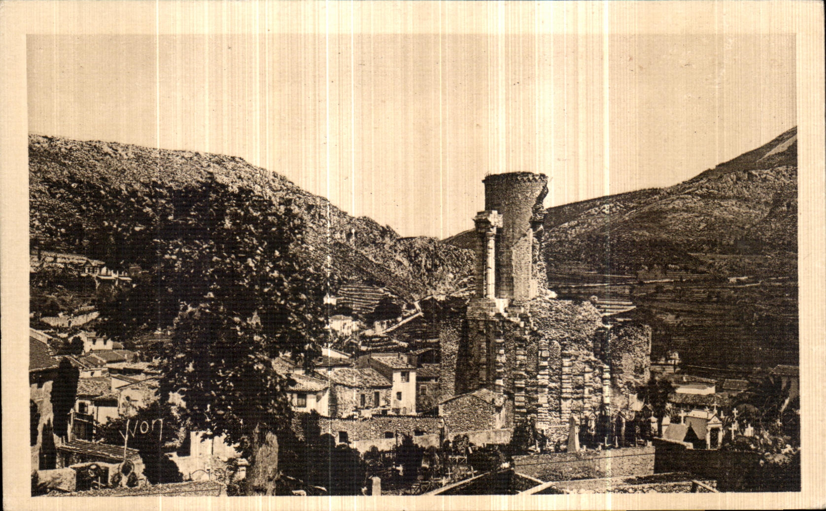 CPA La Douce France Paysages et Pierres De Provence La Turbie Le TRo