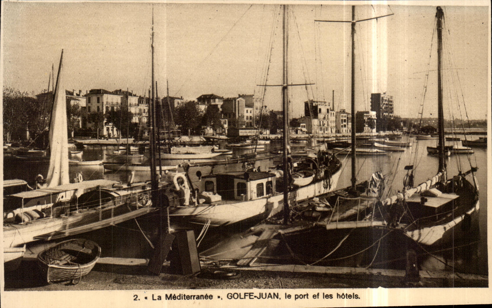 CPA La Mediterranee Golfe Juan le port ef les hotels Bateaux 
