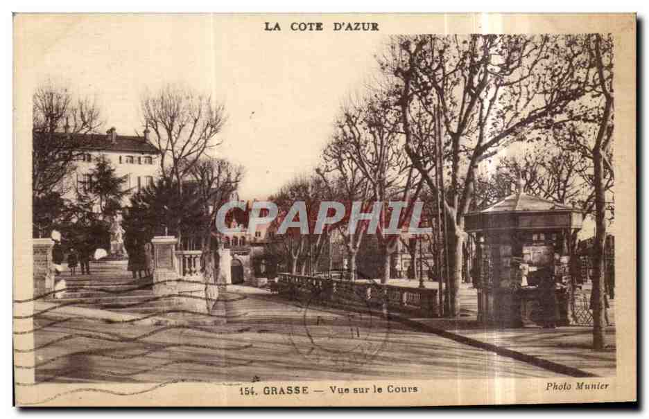CPA La Cote D Azur Grasse Vue sur le Cours Marchand de journaux
