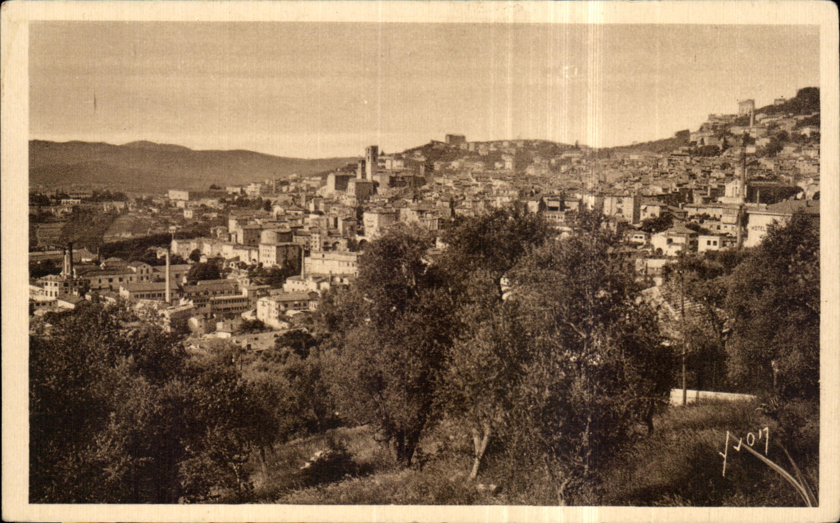 CPA La Douce France Cote D Azur Grasse Vue d ensemble de la ville