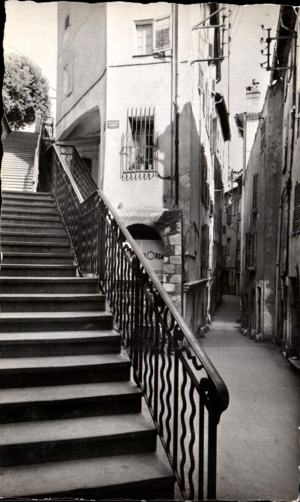 Grasse (Alpes-Maritimes) — rues tortueuses de la vieille ville — éditeur inconnu, n° de série 123.03