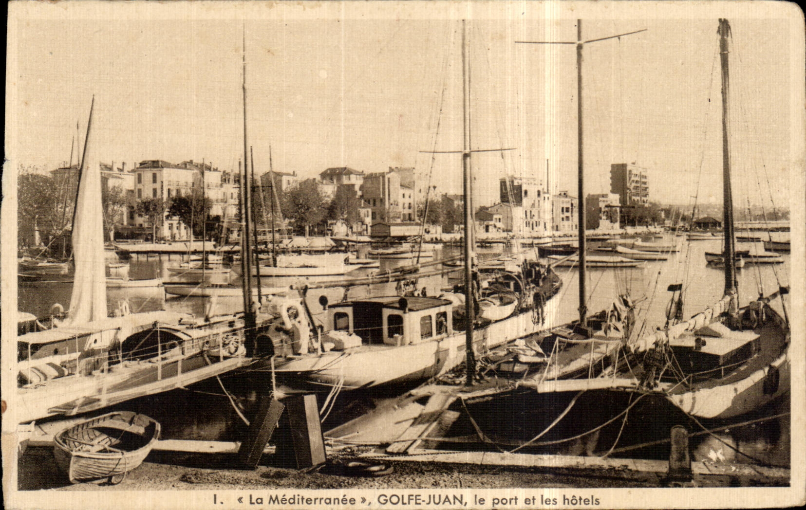 CPA La Mediterranee Golfe Juan Le Port et les hotels Bateaux