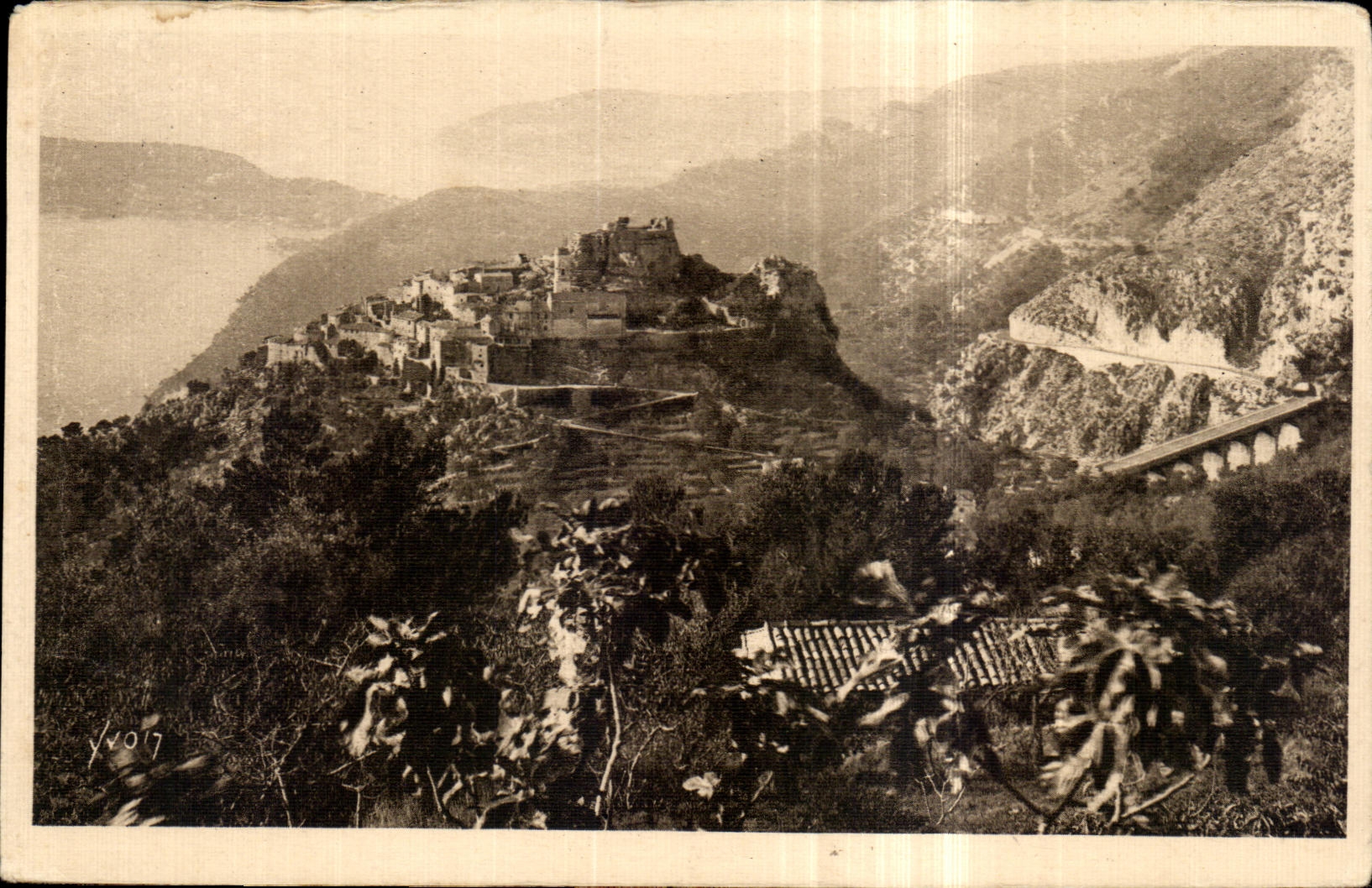 Céze - Village au soleil levant — Éditeur : La Côte d'Azur France, n° 06