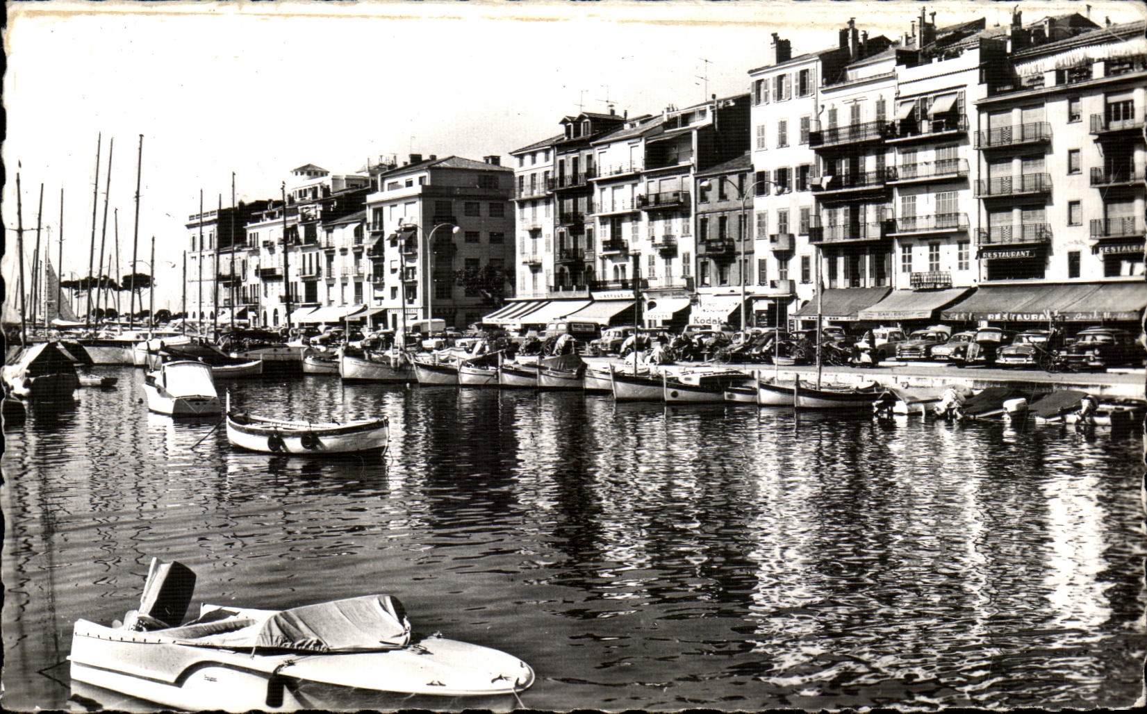 CPA La Cote d Azur Cannes Le Quai des Belges