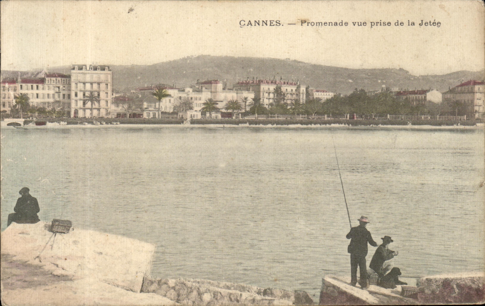 CPA Cannes Promenade vue prise de la Jetee