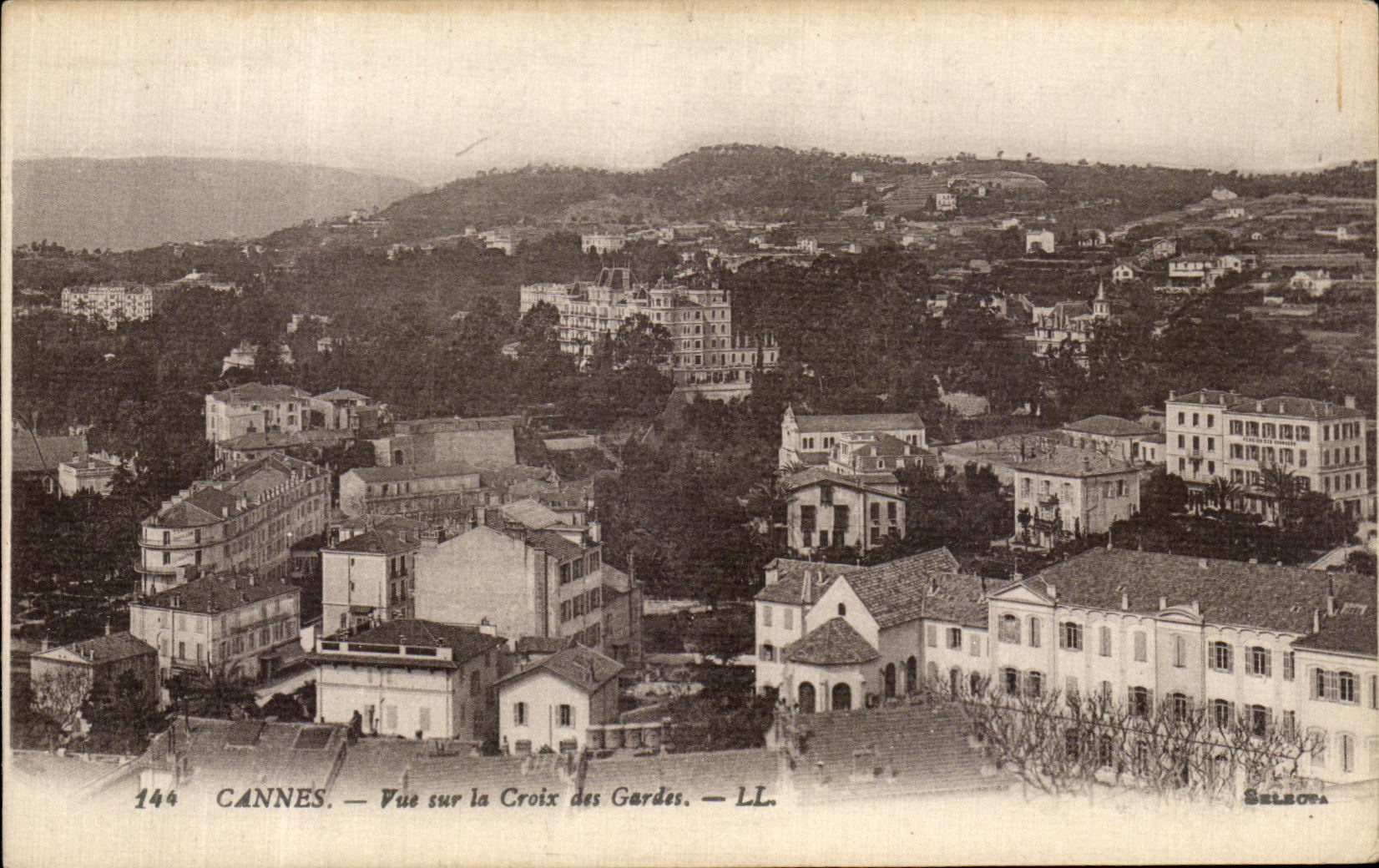 CPA Cannes Vue sur la Croix des Gardes