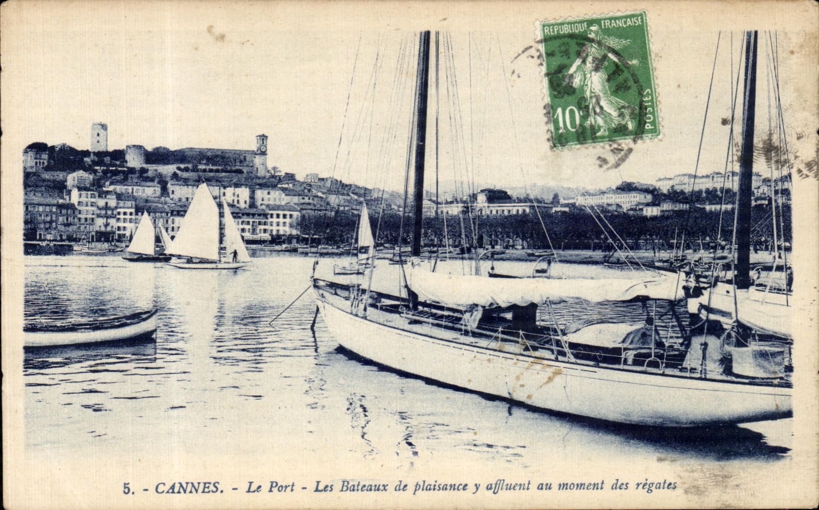 CPA Cannes Le Port Les Bateaux de plaisance affluent au moment des regates