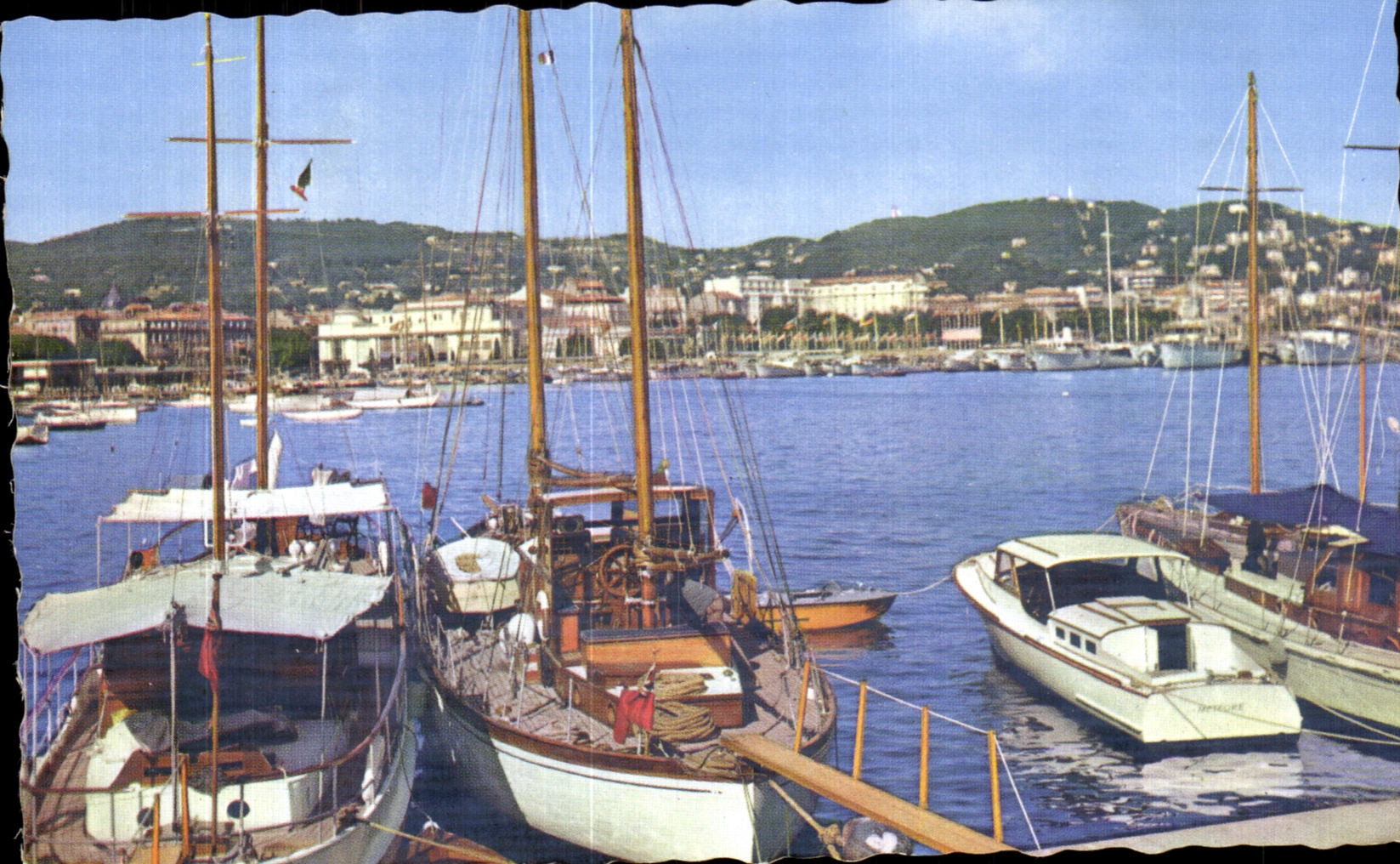 CPA Cote D Azur Cannes Le Port Bateaux