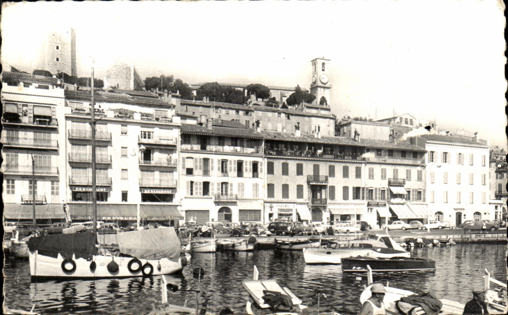 CPA La Cote D Azur CAnnes Un coin pittoresque du Port et le Quai des Belges