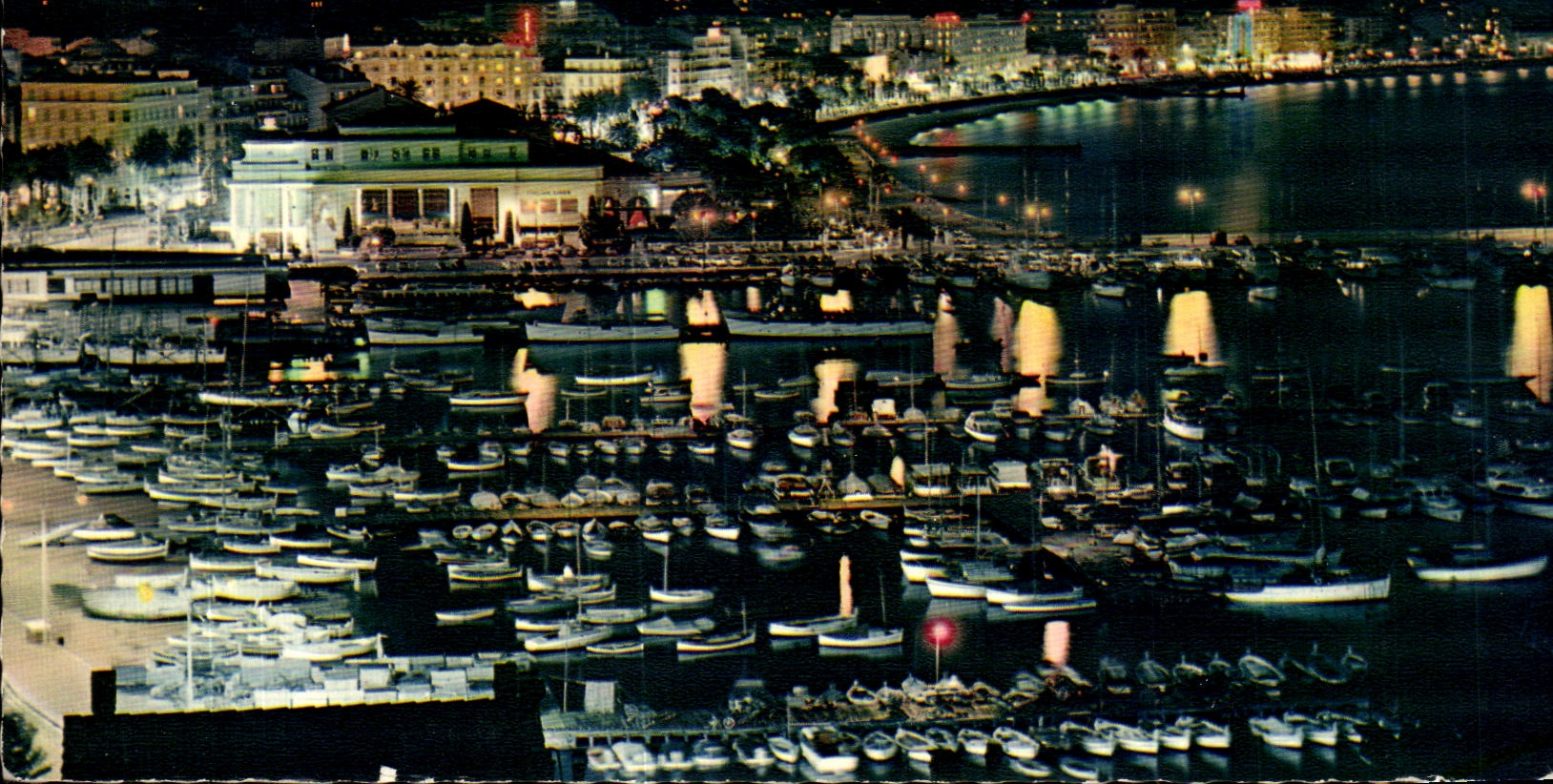 CPA La Cote d Azur Cannes la nuit Le Port le Casino et la Croisette Bateaux