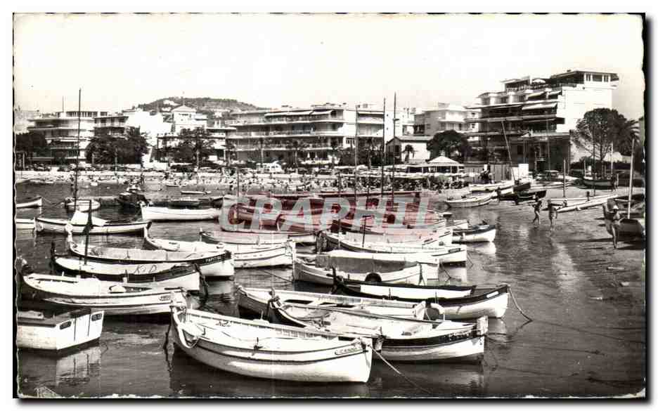 CPA Cote D Azur Cannes La Pointe de la Croisette et la Plage Bateaux