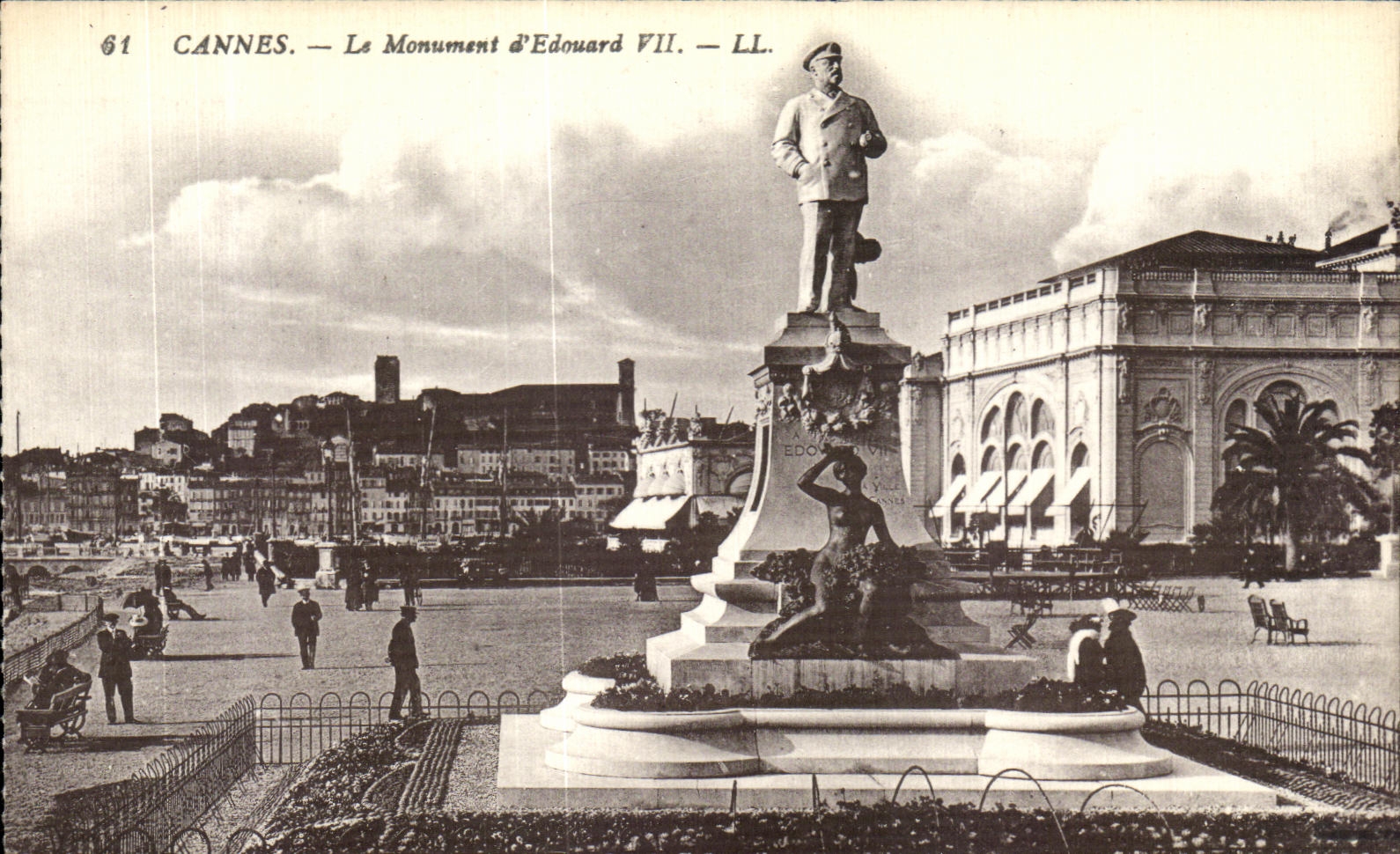 CPA CAnnes Le Monument d Edouard VII