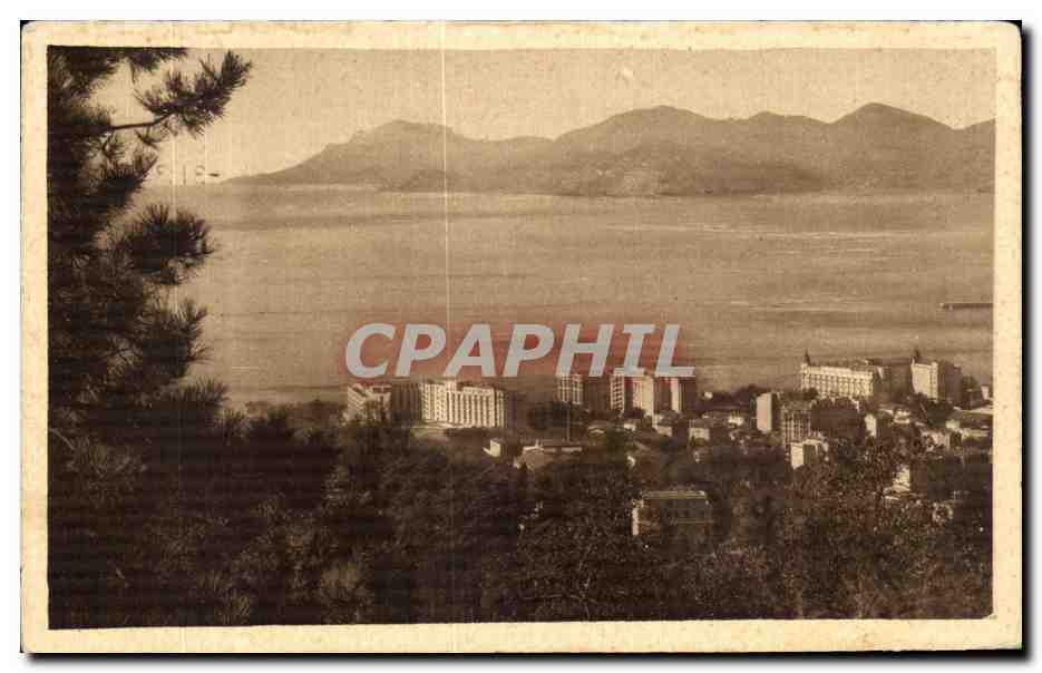 CPA Cannes Les Grands Hotels et l Eglise vus de Supwer Cannes
