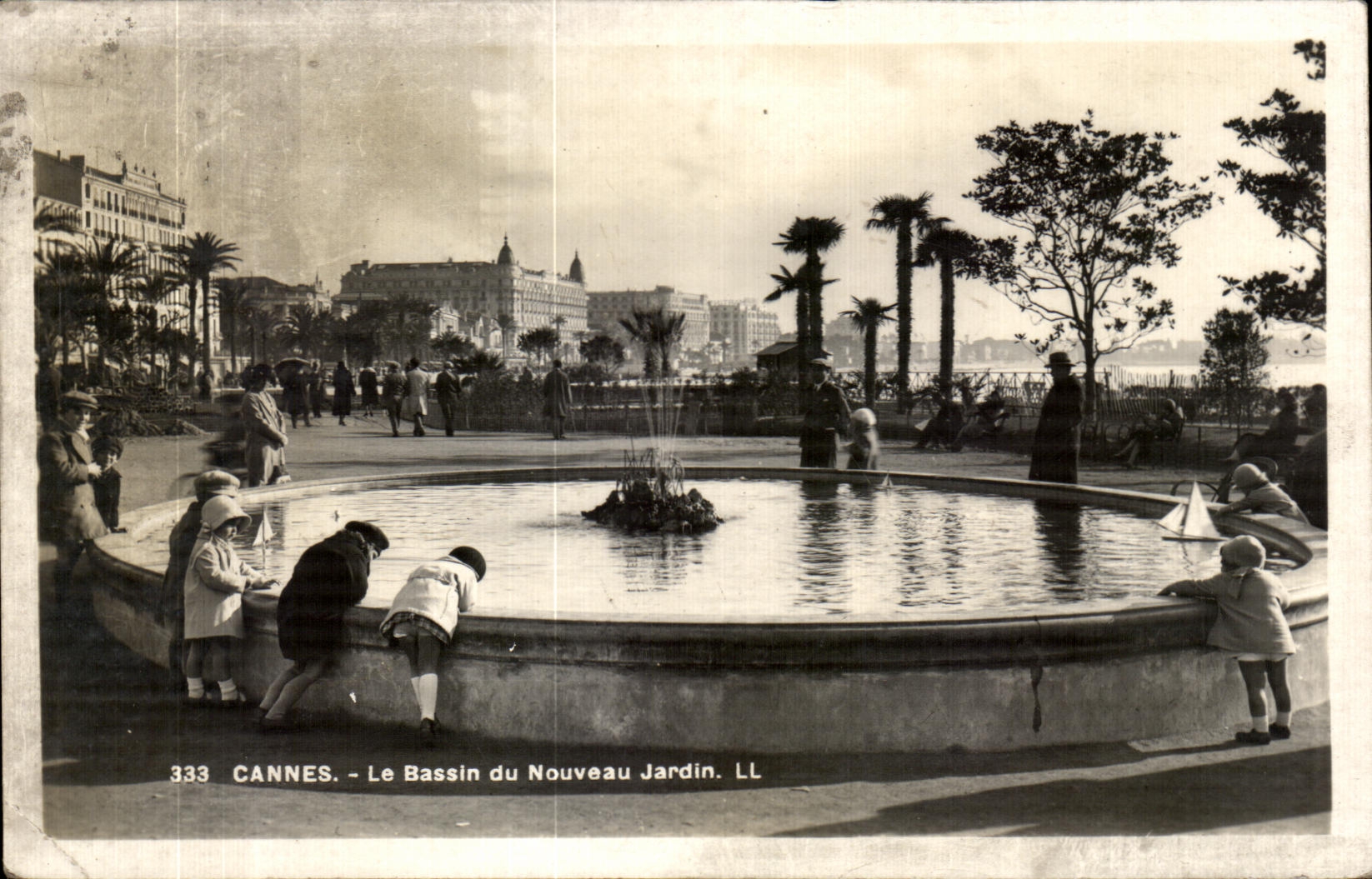 CPA Cannes Le Bassin du Nouveau Jardin