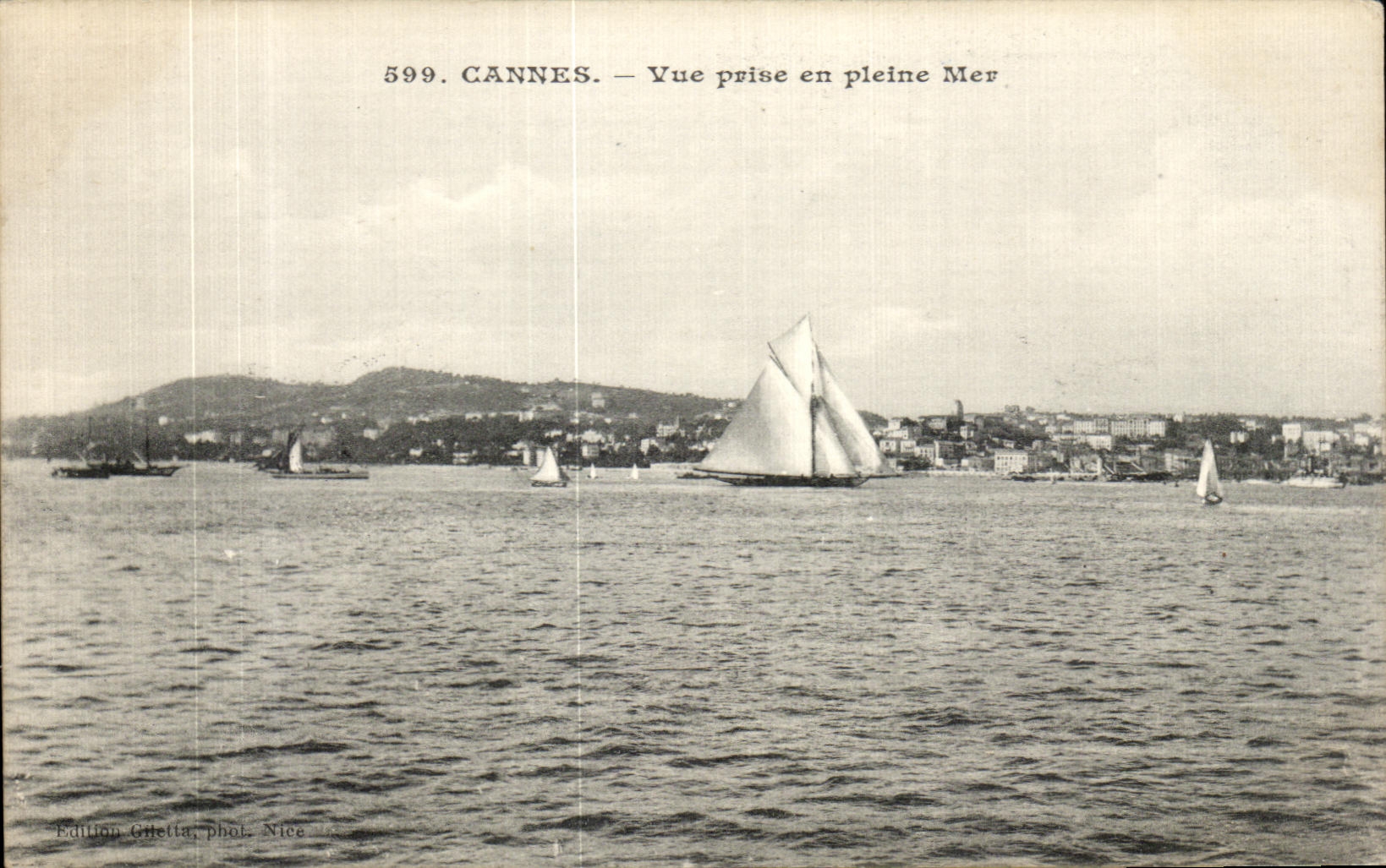CPA Cannes Vue Prise en Pleine Mer