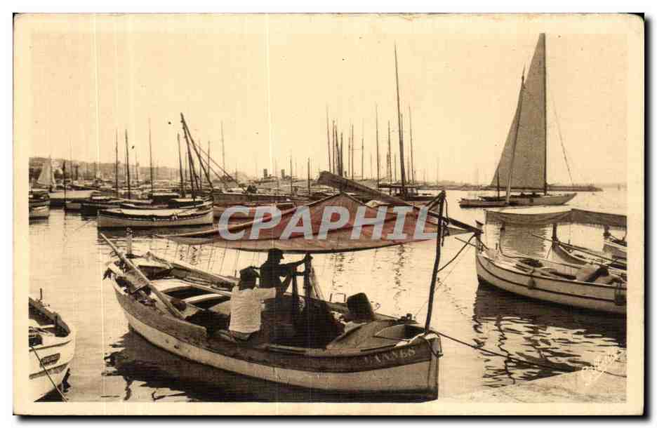 CPA Cannes Un Coin du Port Bateaux