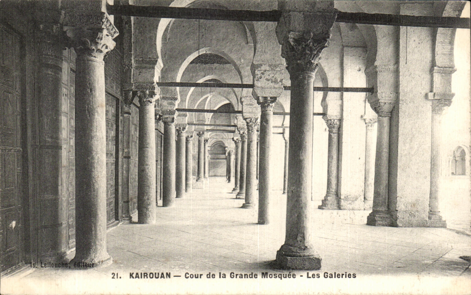 CPA Kairouan Cour de la Grande Mosquee Les Galeries