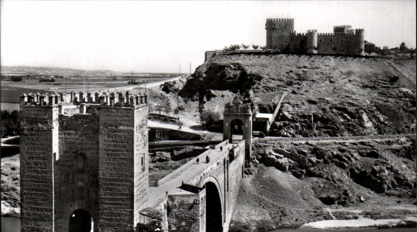 CPA Toledo Pont d Aleantare et San Servando Chateau 